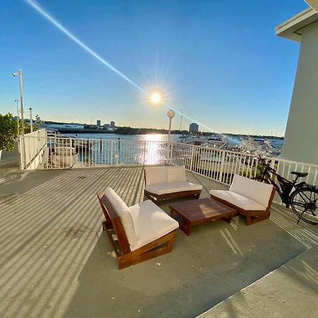 Luxurious Remodeled Direct Waterfront Apartment With Miami Skyline View And Outdoor Terrace Free Parking 5Min Drive To Miami Beach Esterno foto