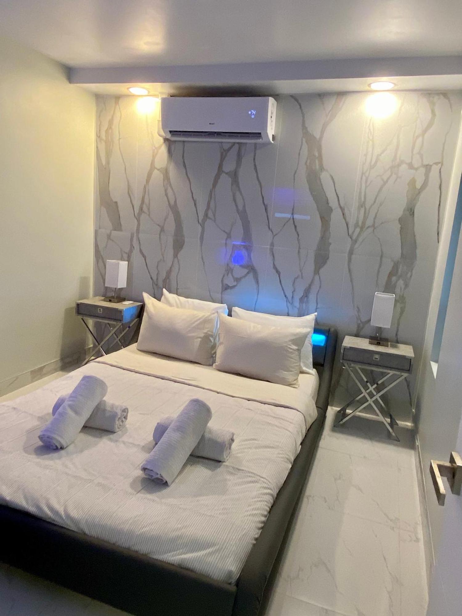 Luxurious Remodeled Direct Waterfront Apartment With Miami Skyline View And Outdoor Terrace Free Parking 5Min Drive To Miami Beach Esterno foto