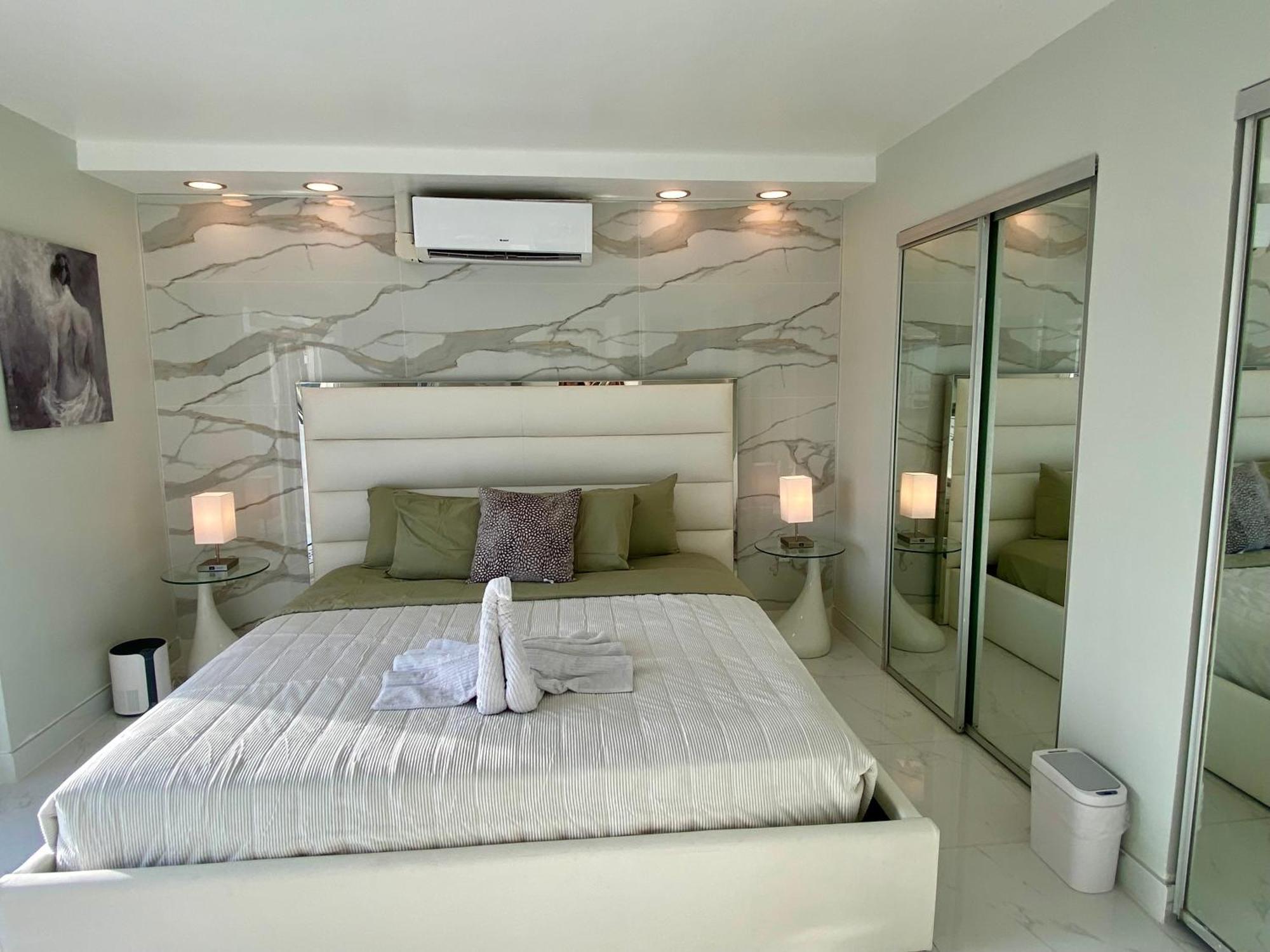Luxurious Remodeled Direct Waterfront Apartment With Miami Skyline View And Outdoor Terrace Free Parking 5Min Drive To Miami Beach Esterno foto