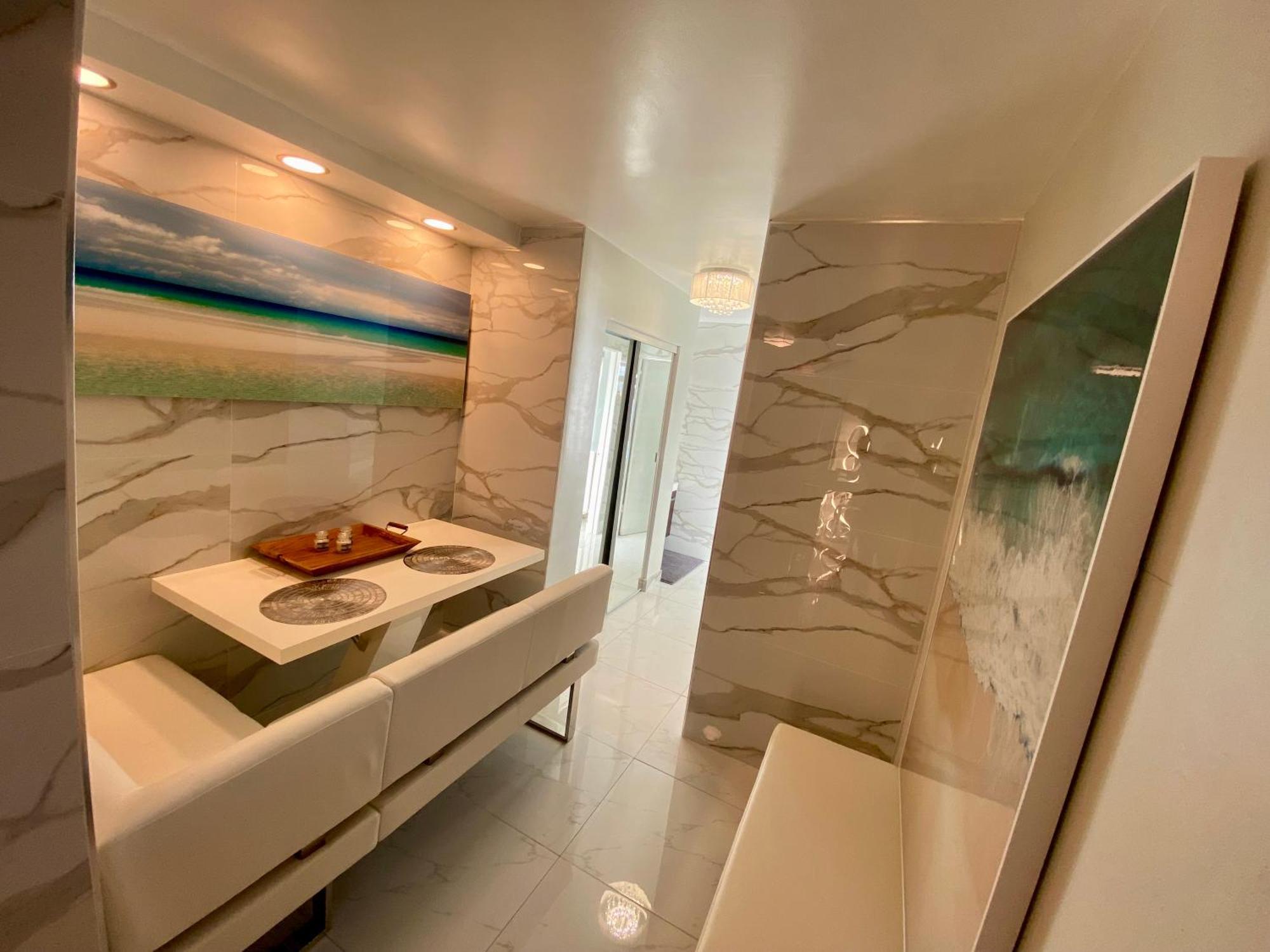 Luxurious Remodeled Direct Waterfront Apartment With Miami Skyline View And Outdoor Terrace Free Parking 5Min Drive To Miami Beach Esterno foto