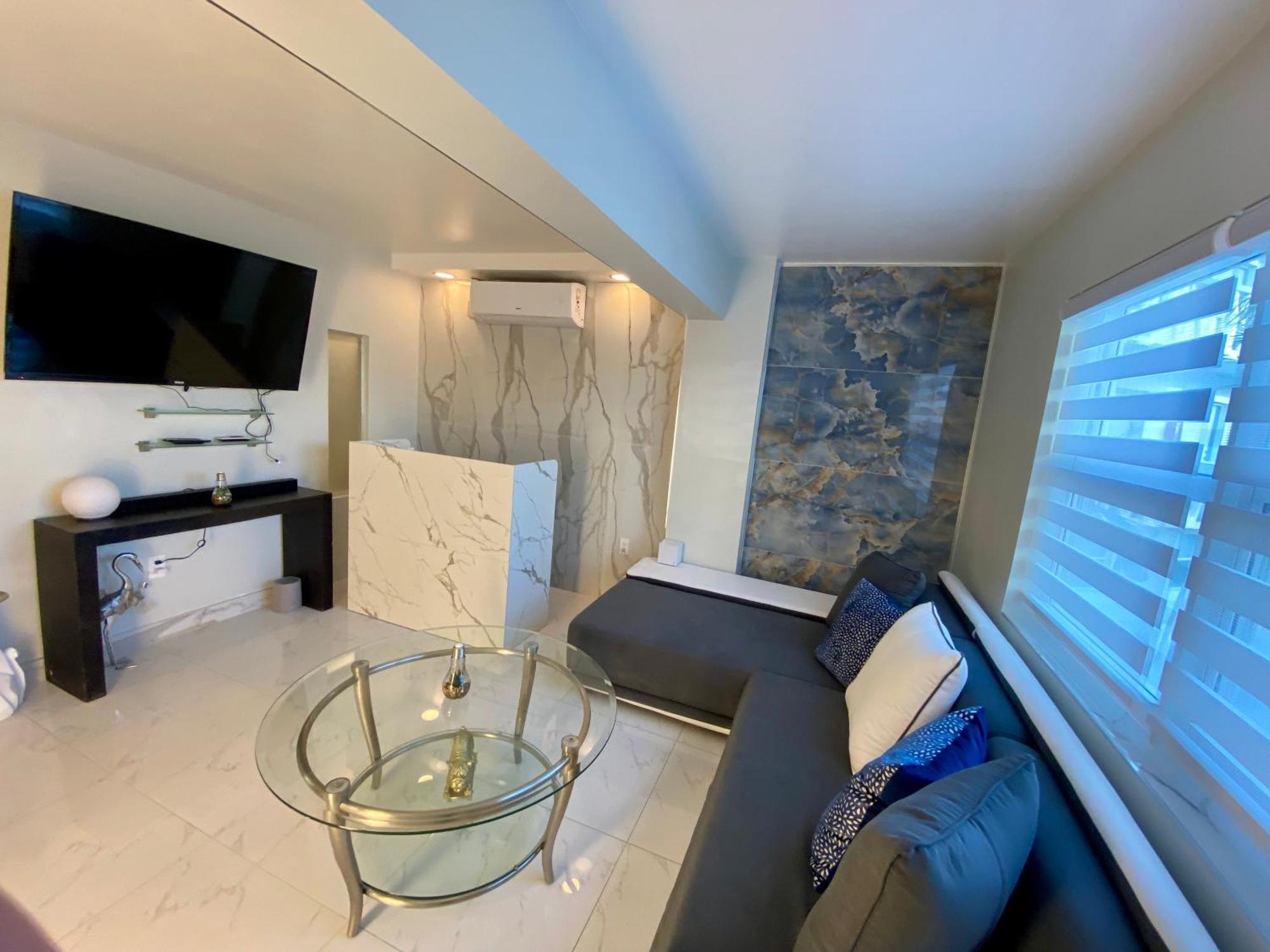 Luxurious Remodeled Direct Waterfront Apartment With Miami Skyline View And Outdoor Terrace Free Parking 5Min Drive To Miami Beach Esterno foto