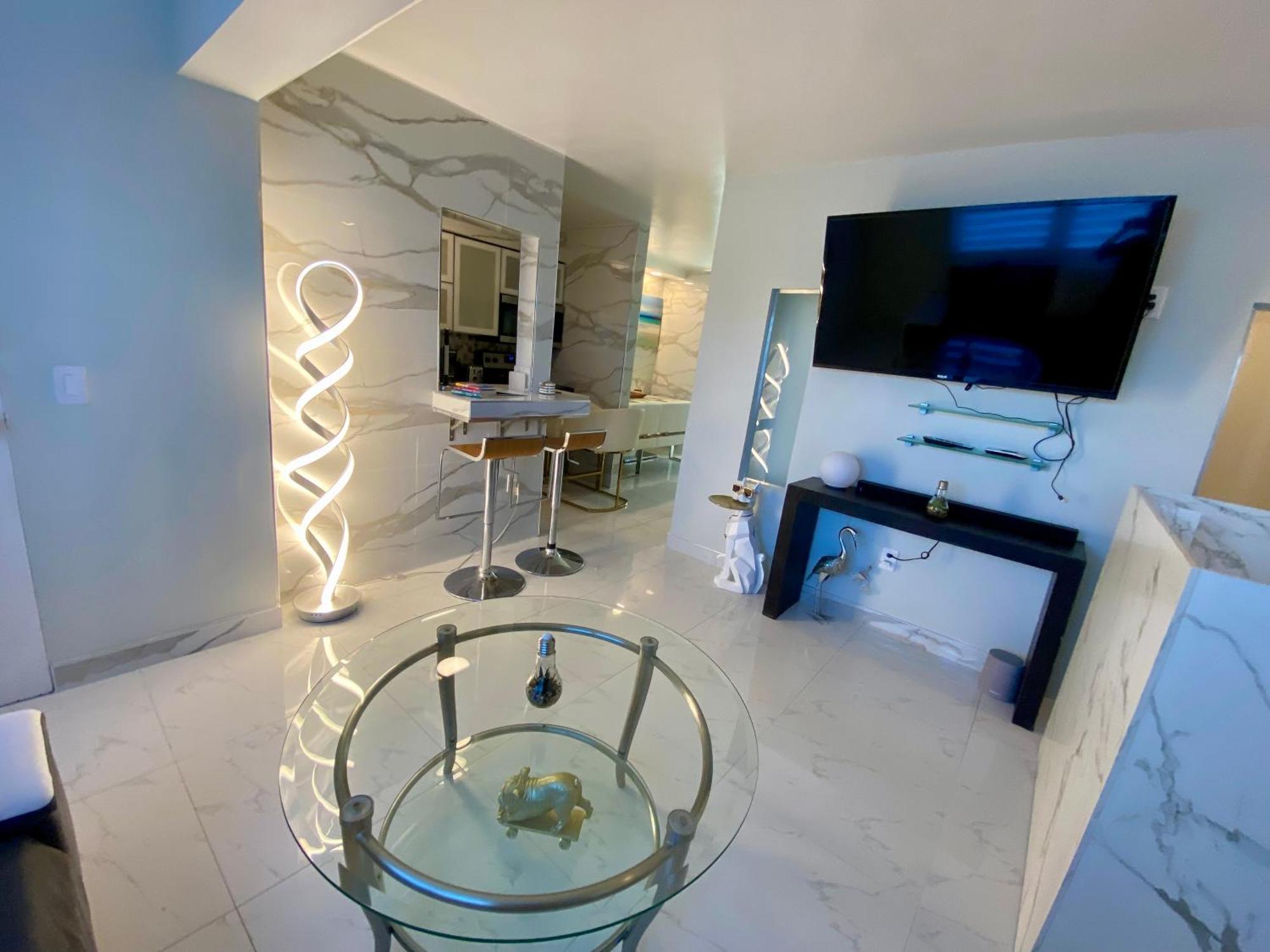Luxurious Remodeled Direct Waterfront Apartment With Miami Skyline View And Outdoor Terrace Free Parking 5Min Drive To Miami Beach Esterno foto
