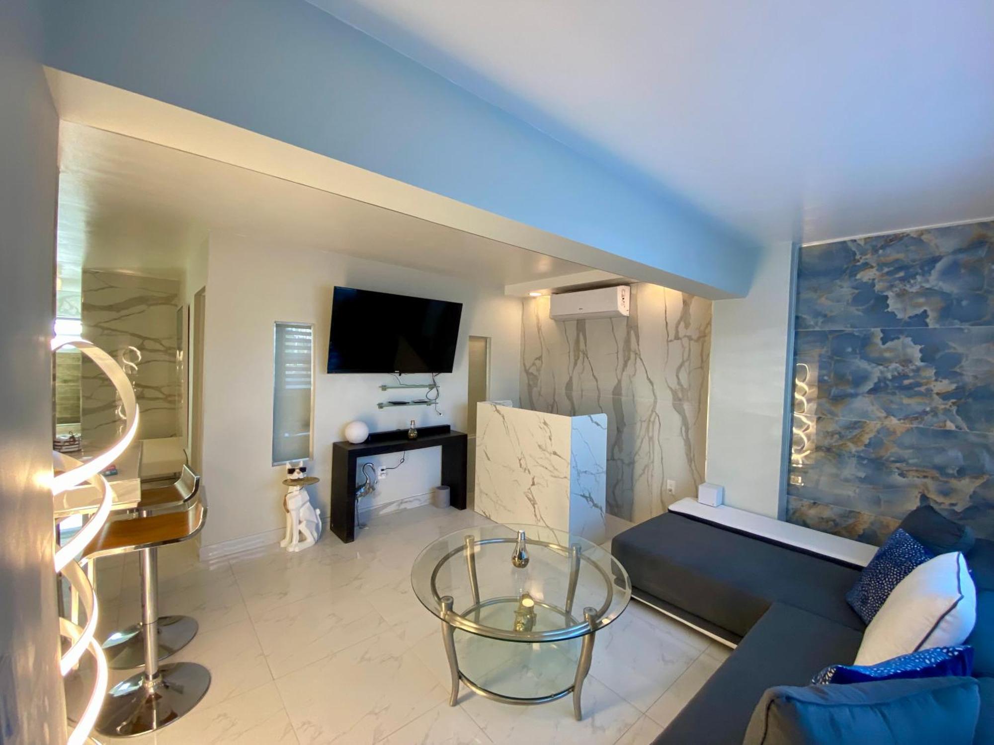 Luxurious Remodeled Direct Waterfront Apartment With Miami Skyline View And Outdoor Terrace Free Parking 5Min Drive To Miami Beach Esterno foto