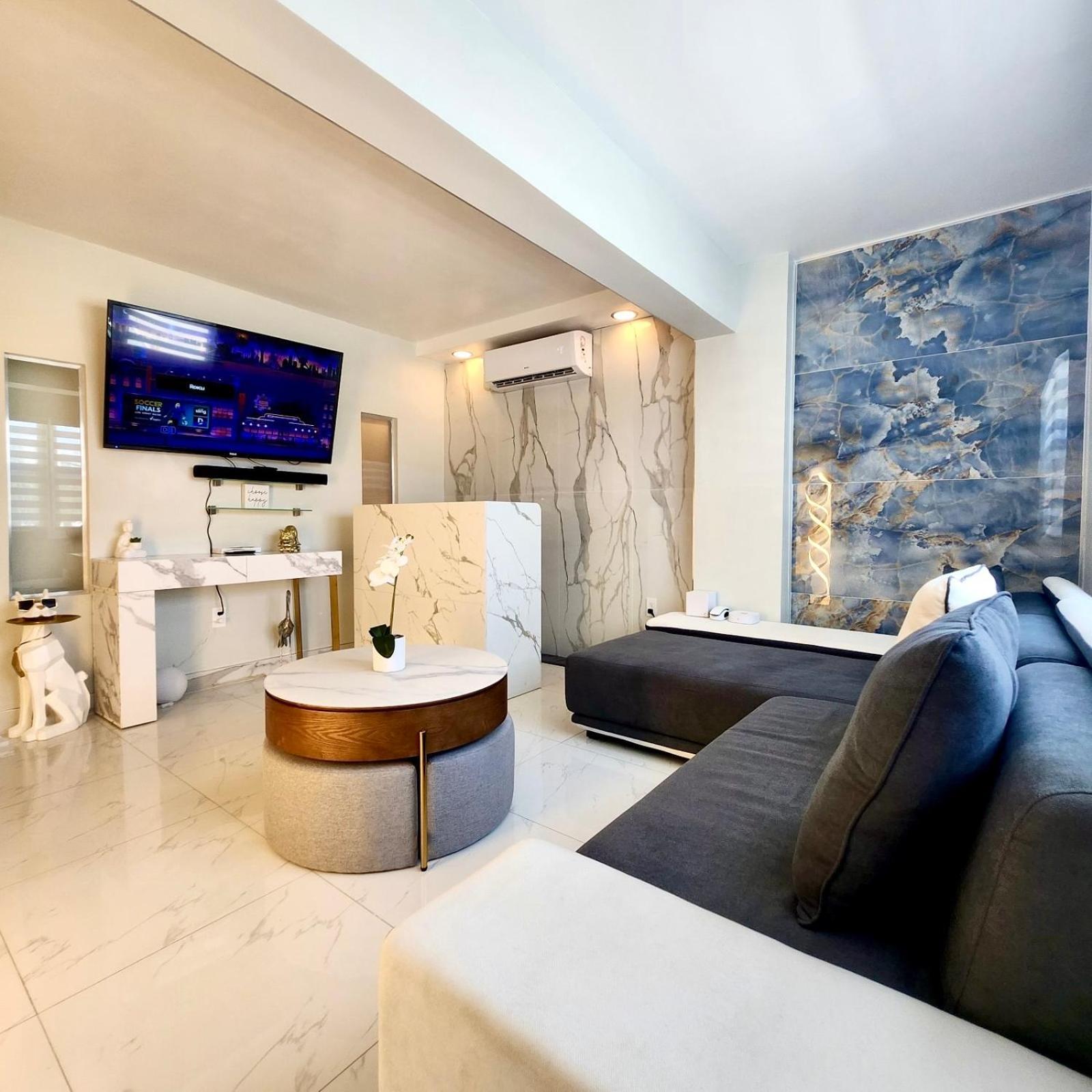 Luxurious Remodeled Direct Waterfront Apartment With Miami Skyline View And Outdoor Terrace Free Parking 5Min Drive To Miami Beach Esterno foto