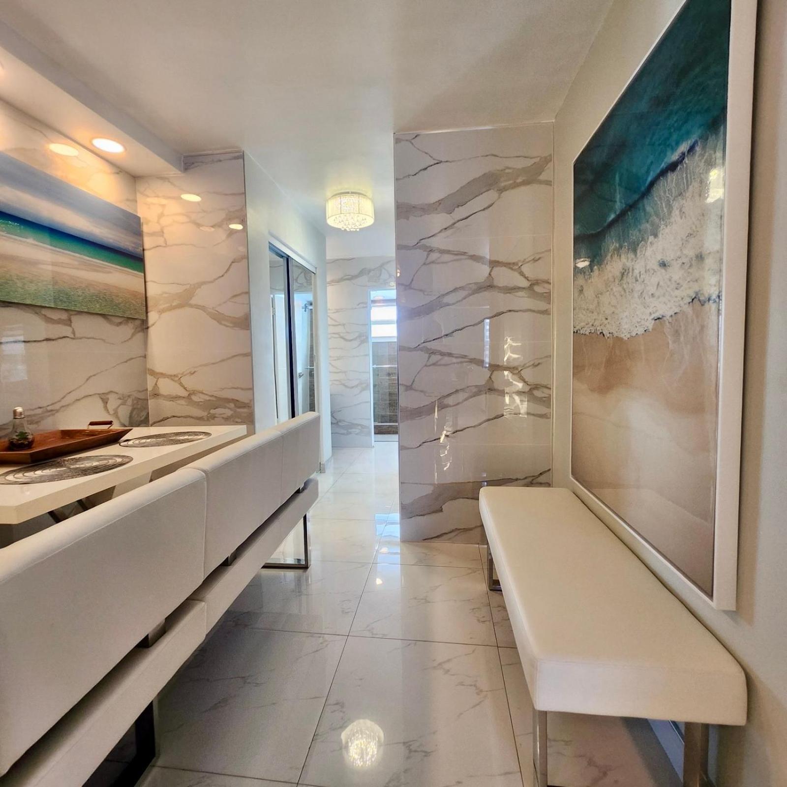 Luxurious Remodeled Direct Waterfront Apartment With Miami Skyline View And Outdoor Terrace Free Parking 5Min Drive To Miami Beach Esterno foto
